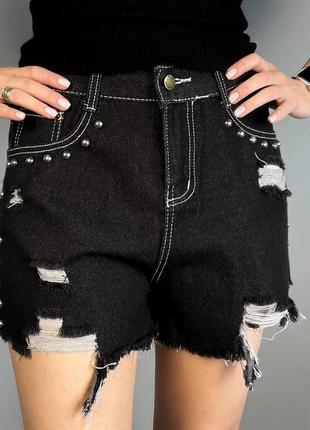 Женские свободные рваные джинсовые шорты с высокой посадкой черные с бусинками2 фото