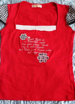 Яркая красная летняя кофточка