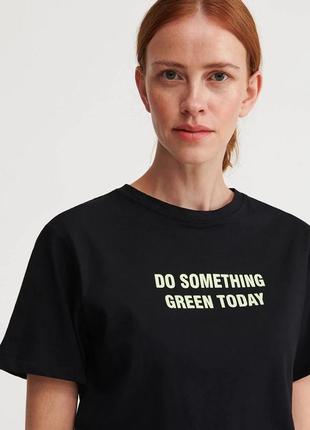 Чорна футболка з салатовою зеленою написом do something green today reserved xs s m