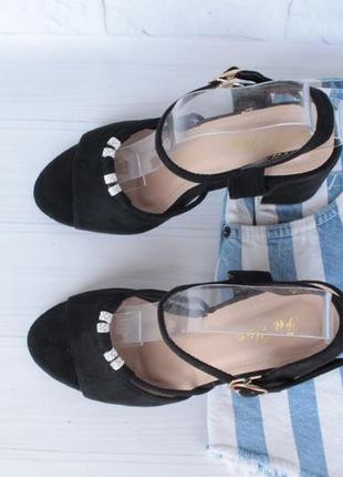 Черные босоножки 40, 41 размера на устойчивом каблуке2 фото