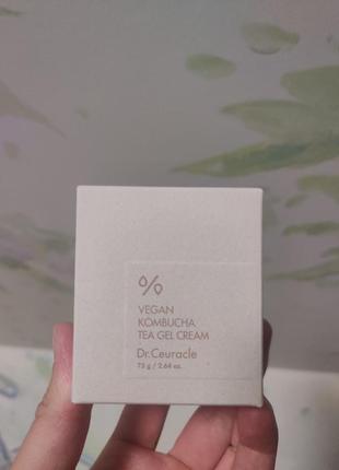 Веганский крем-гель для лица с экстрактом комбучи dr.ceuracle vegan kombucha tea gel cream, 75 мл2 фото