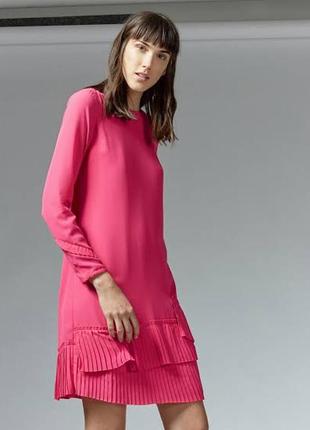 Новое!ягодное шифоновое платье–миди с плиссировкой/платье с воланами warehouse