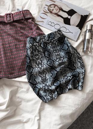 Сіра спідниця міні в зміїний принт shein