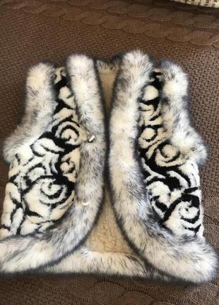 Тепла жилетка безрукавка хутряна жилетка