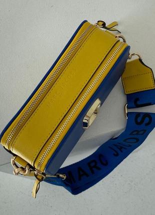 💙💛 marc jacobs the snapshot yellow blue новинка трендова жовто блакитна сумочка марк джейкобс прапор україни патріотична жовта блакитна сумка прапор8 фото