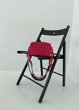 Marc jacobs the snapshot raspberry новинка яскрава малинова рожева сумочка марк джейкобс женская малиновая яркая розовая пестрая сумка тренд8 фото