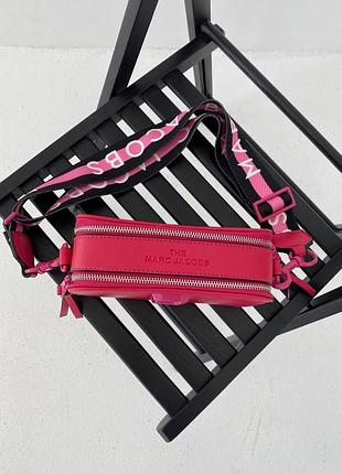 Marc jacobs the snapshot raspberry новинка яскрава малинова рожева сумочка марк джейкобс женская малиновая яркая розовая пестрая сумка тренд5 фото