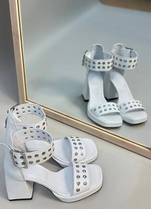 Ексклюзивні босоніжки жіночі натуральна італійська шкіра білі на підборах