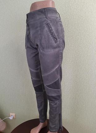 Джинсы узкие серые с пуговицами  cream 3