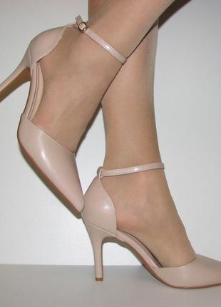 Женские туфли из глянцевой эко-кожи на шпильке цвет беж на ремешке размер 387 фото