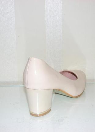Женские бежевые лаковые туфли устойчивый каблук 36 размер2 фото