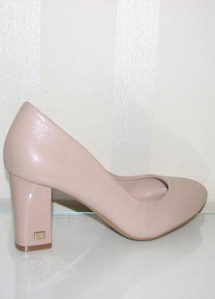 Женские бежевые матовые туфли средний каблук размер 36