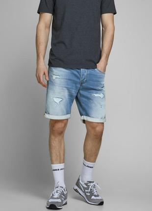 Короткі шорти jack & jones