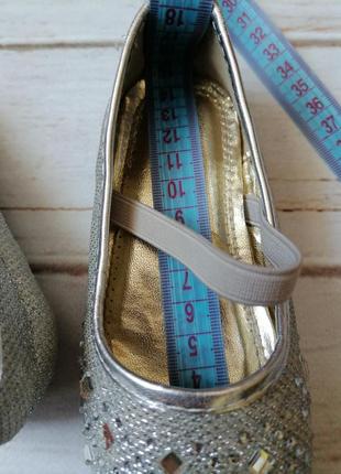 Дуже гарні туфельки для дівчинки 10