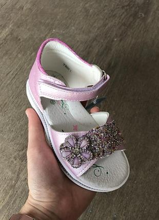 Новые детские розовые босоножки