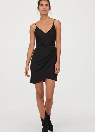 Маленькое чёрное платье h&m, платье со сборкой, чёрное платье с узлом спереди, платье сарафан на бретелях1 фото