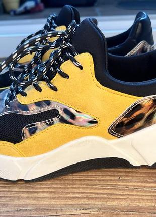 Стильні кроси, кросівки, кросівки, кросы, тигрові