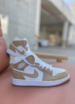 Nike air jordan retro 1 white beige трендові високі бежеві кросівки найк джордан весна літо осінь высокие трендовые бежевые кроссовки