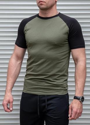 Мужская футболка хаки цвета с черным коротким рукавом