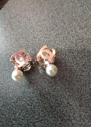 Сережки-гвоздики шанельки