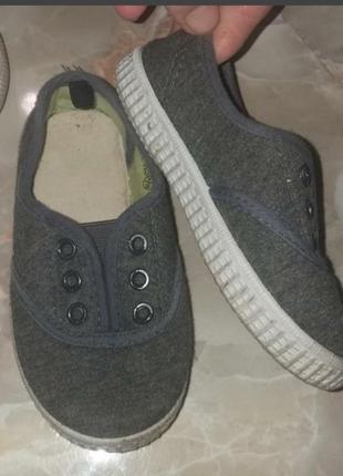 Кеди , тапки, сліпони