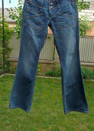 Джинси кльош