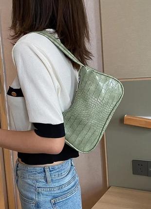 Зеленая сумочка багет
