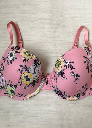 Красивий ніжний бюстгальтер