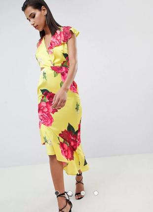 Сукня жовта квітковий принт асиметрична атласна з вирізами рюшами плаття міді