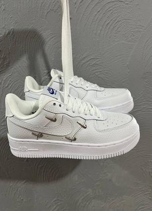 Женские кожаные кроссовки nike air force 1 low metal swoosh white#найк