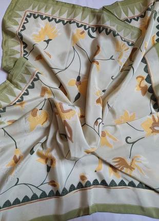 Ніжний м'ятний шовковий платокв квітковий принт*шов роуль( 87 см на 84 см)