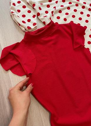 Новое красное платье мини с горловиной рюшами нова червона коротка сукня міні по фігурі plt9 фото