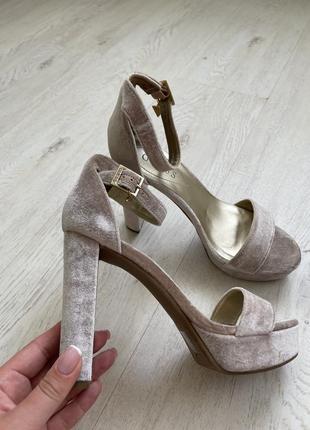 Босоножки guess2 фото