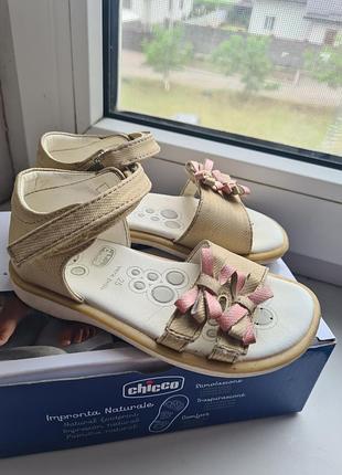 Босоніжки для дівчинки chicco