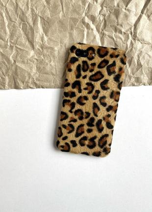 Чехол на iphone в леопард текстурный, плюшевый1 фото