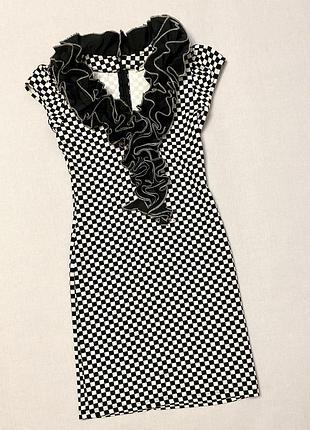 Гарна сукня.