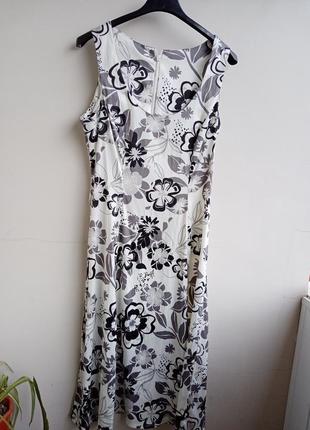 Красиве нарядне квіткове плаття