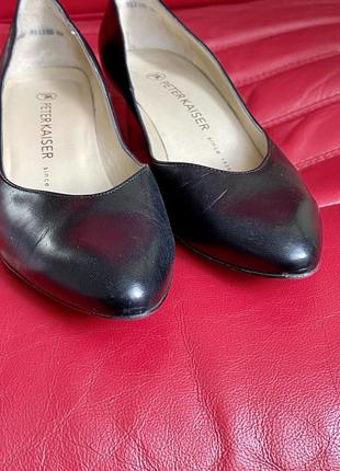 Peter kaiser човники класичні чорні туфлі базові на невисоких підборах