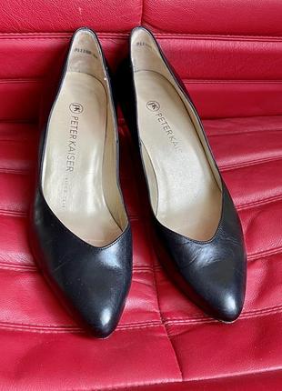 Peter kaiser човники класичні чорні туфлі базові на невисоких підборах