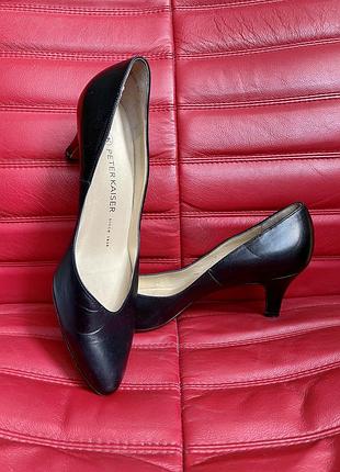 Peter kaiser човники класичні чорні туфлі базові на невисоких підборах