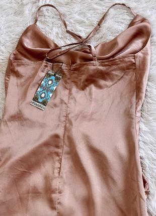 Ніжне сатинове плаття мерехтливої кольору зі складанням boohoo8 фото
