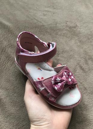 Новые детские розовые босоножки