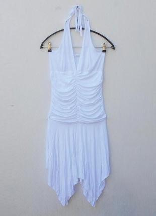 Белоетрикотажное платье из вискозы с открытой спиной