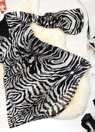 Класне плаття з об'ємними рукавами. сукня з аниммалистичным принтом