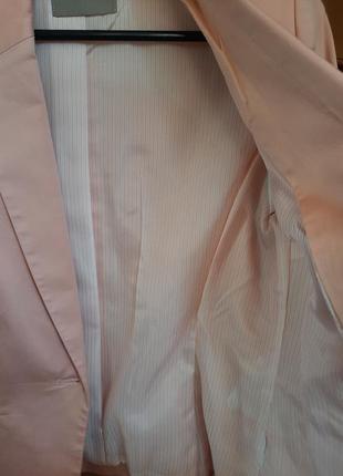 Піджак приємного персикового кольору..м2 фото
