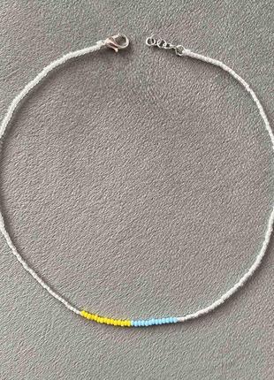Белый чокер из бисера желто-голубого синего желтого украшения ожерелье1 фото