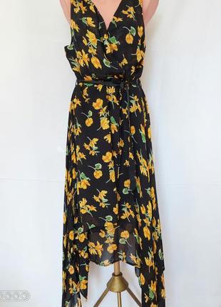 Черное платье миди с ассеметричным низом на запах в цветы календулы(размер 10-12)4 фото
