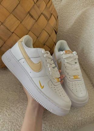 Nike air force 1 mini swoosh yellow жіночі кросівки найк аір форс1 фото