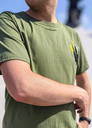 Патріотична унісекс футболка зсу хакі з ручною вишивкою3 фото