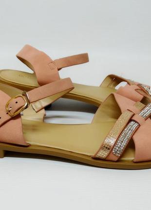 Женские босоножки